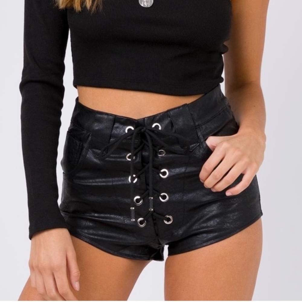 NWT Lioness Black Leather Lace-Up Micro Shorts Size Medium